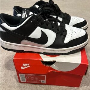 Women’s Nike Panda Dunk Low 8.5
